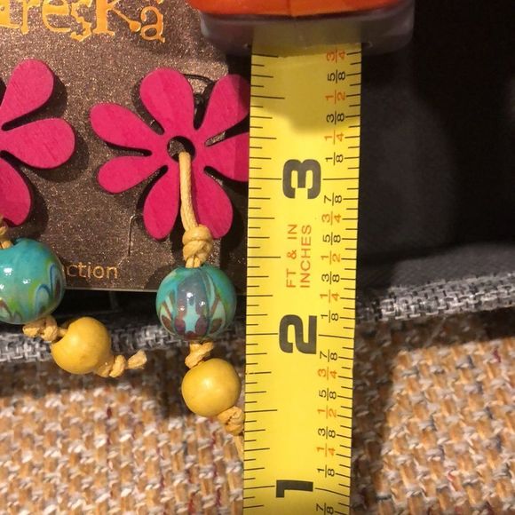 TRESKA Wooden Floral Cutout Multicolor Drop Dangle Earrings NWT - Picture 3 of 4